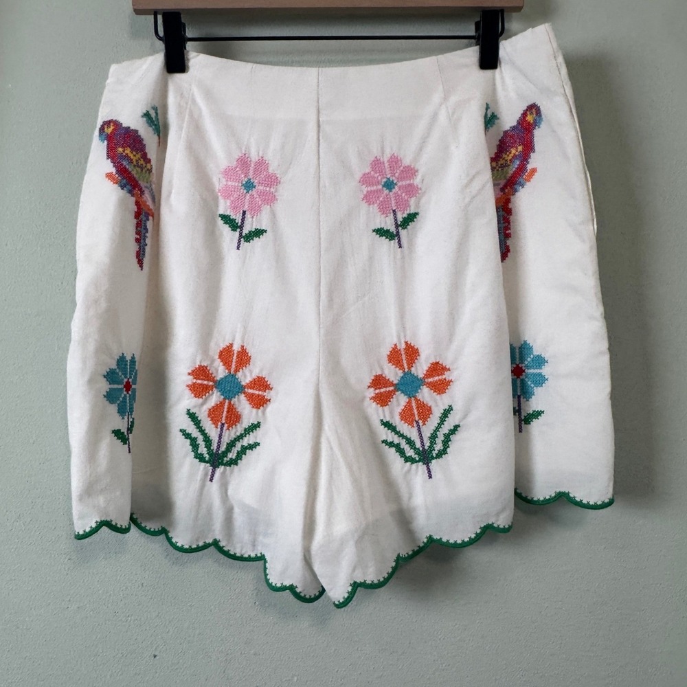 J. Marie Tessie Shorts Embroidered Cross-Stitch Floral Parrot Scallop Trim L NEW - Picture 5 of 14